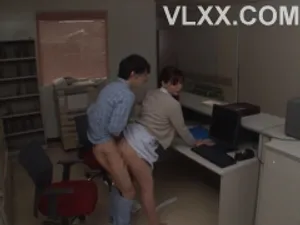 Anh xã vô tâm và bà xã đi làm tóc mỗi tháng chỉ để gặp anh thợ trẻ