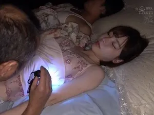 Em nhân viên xoa bóp gạ khách làm tình