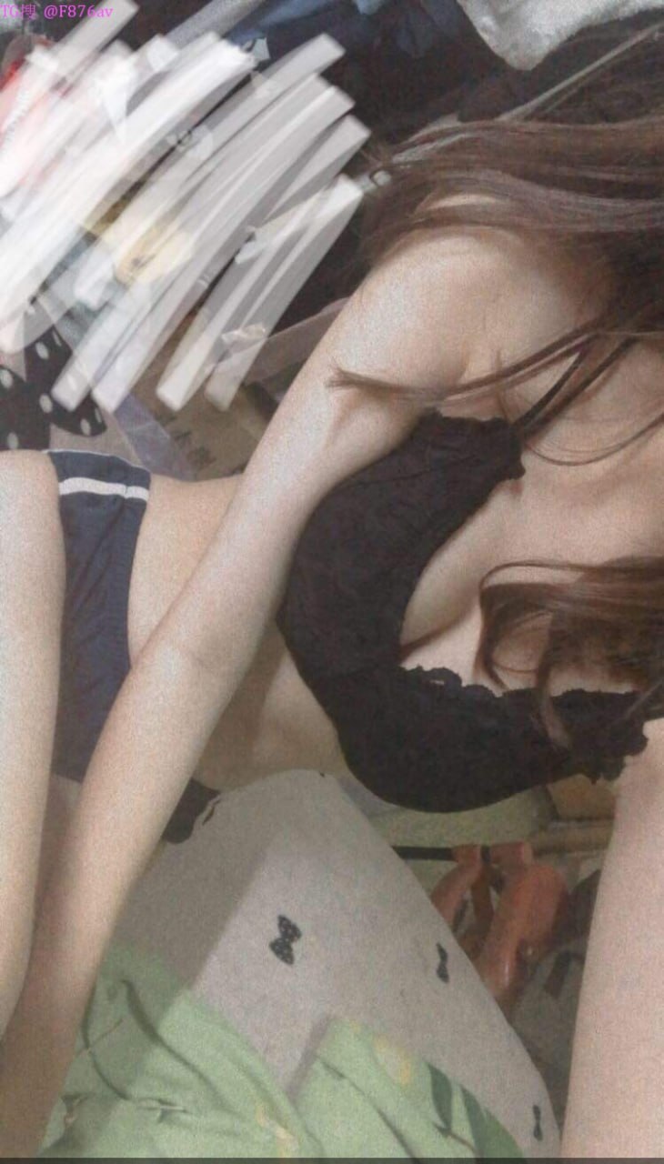 Hai người phụ nữ chán gã chồng cùng tìm trai trẻ qua mạng để thỏa mãn