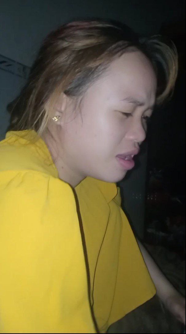 Người mẫu trẻ hàng đầu mới nổi đã bị anh chàng xăm hình tàn phá. Cô ấy có một thân hình gợi cảm và một cái "của quý" lớn trong tư thế quan hệ 69 bằng miệng, và để cho anh chàng liếm lồn mình. Cô ấy bị tàn phá ở nhiều tư thế và biểu cảm của cô ấy thật là dâm đãng...